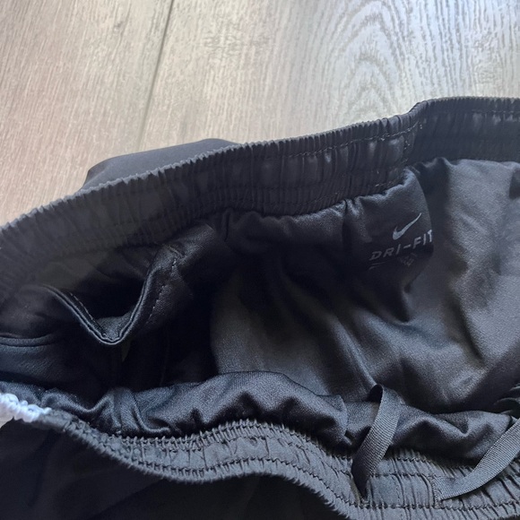 Women Nike Dri fit shorts - Picture 6 of 7